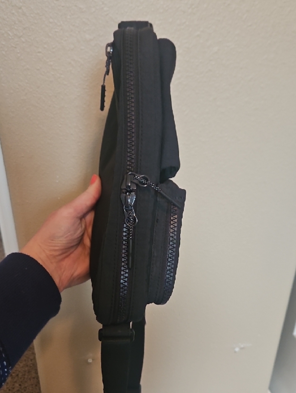 Lululemon Black Compact Messenger Bag with Front Pockets - Picture 6 of 9